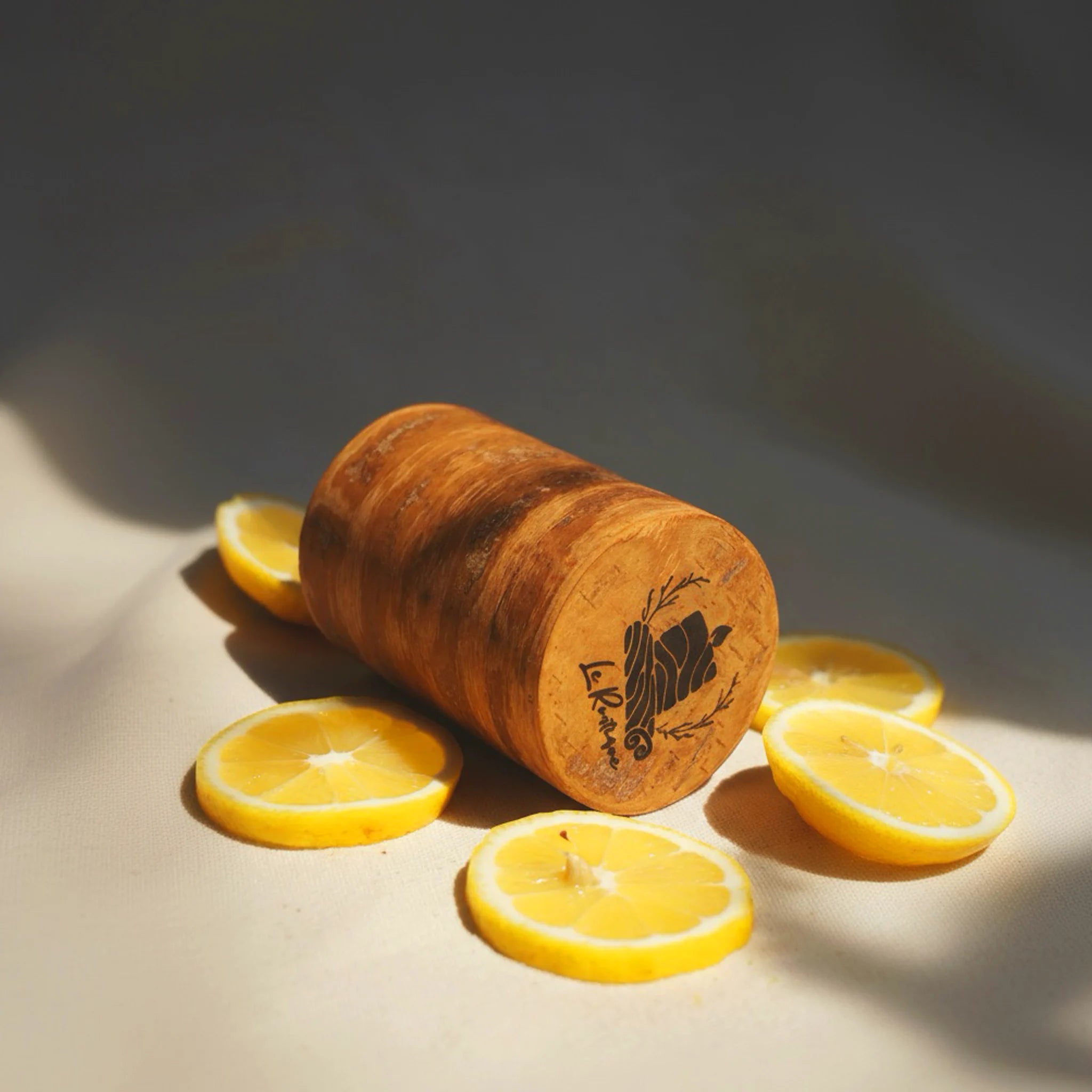 Le Rustique 'Endless Summer' scented candle in a cinnamon wood jar, shaven 6.5oz