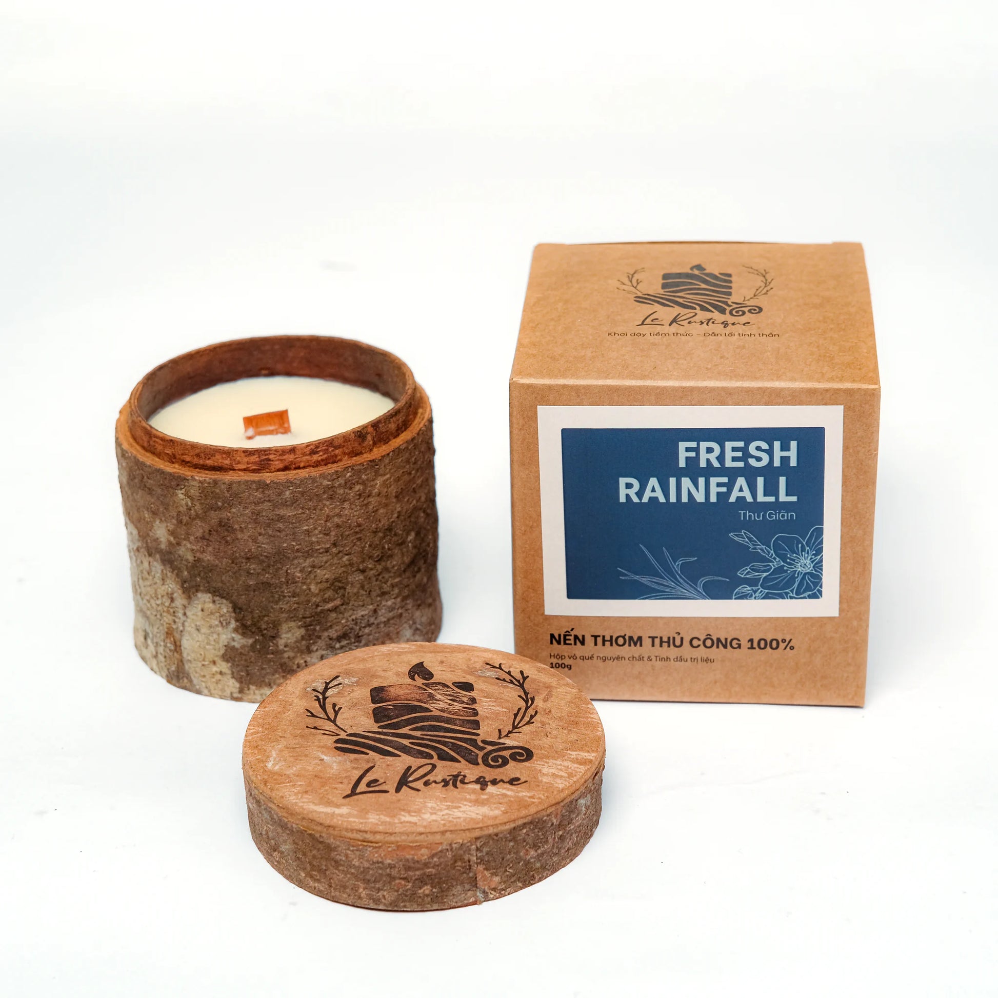 fresh scented candle for relax with organic soy wax and natural essential oils, aromatherapy candle