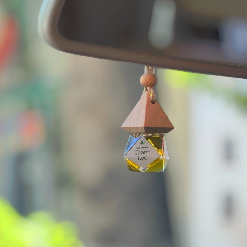'Pure Horizon' essential oil air freshener on car